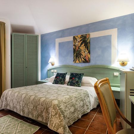Hotel Stefania Boutique Hotel By The Beach Olbia Exterior foto